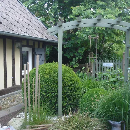 게스트하우스 Au P'tit Jardin Saint-Sylvestre-de-Cormeilles